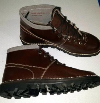 Svit retro boty pionýrky