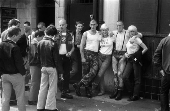 1979 east end shoreditch crown & shuttle pub (5)