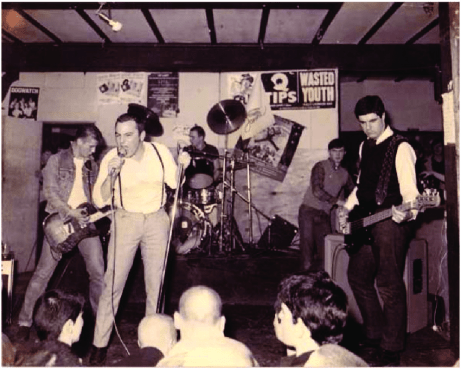 The-4-Skins-playing-at-The-Bridge-House-Canning-Town-circa-1980-1